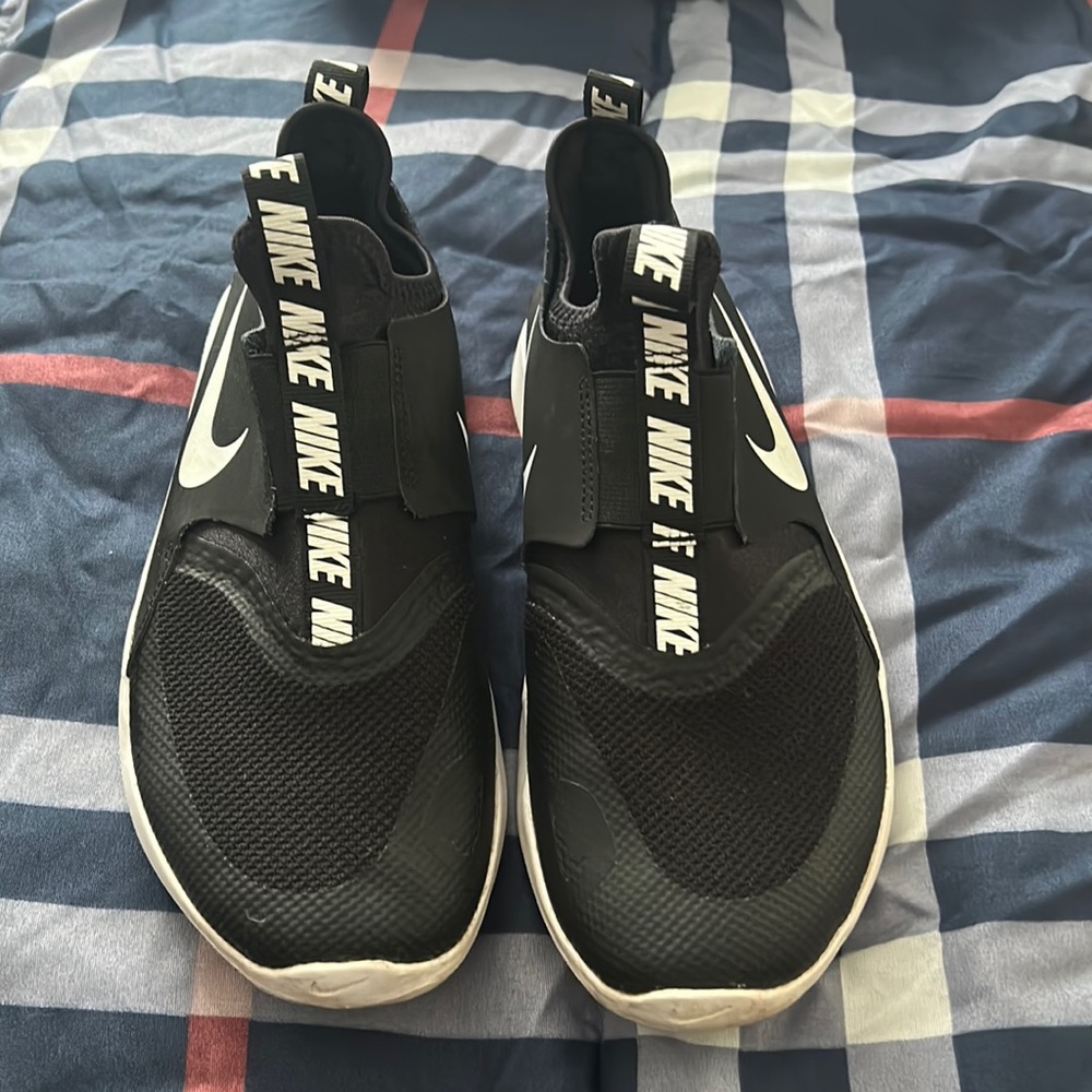 Unisex Nike slip on sneakers